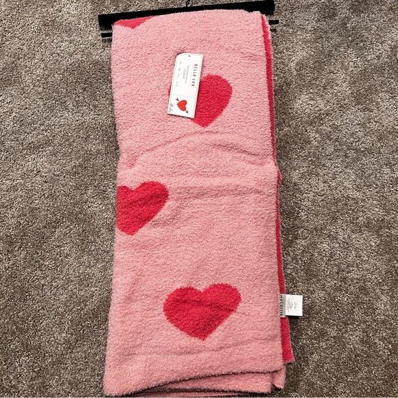 Bella Lux Heart Throw *VIRAL* - Picture 2 of 3
